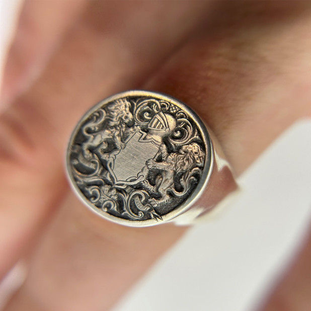 heraldic ring-06-16-07-19.jpeg